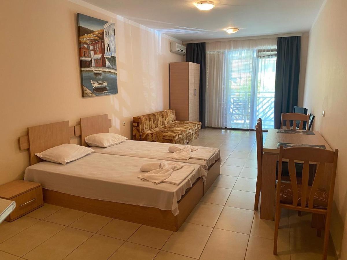 Mm Complex Aparthotel Primorsko Ngoại thất bức ảnh