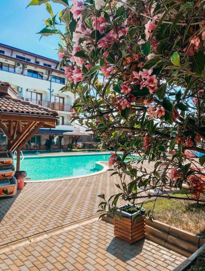 Mm Complex Aparthotel Primorsko Ngoại thất bức ảnh
